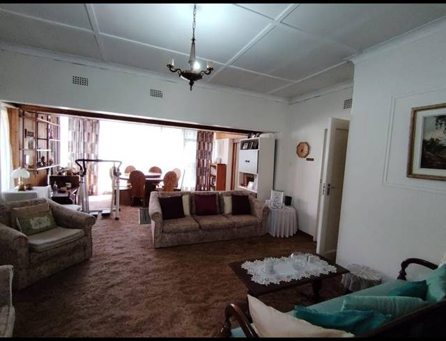 3 BEDROOM HOUSE FOR SALE IN WYCHWOOD